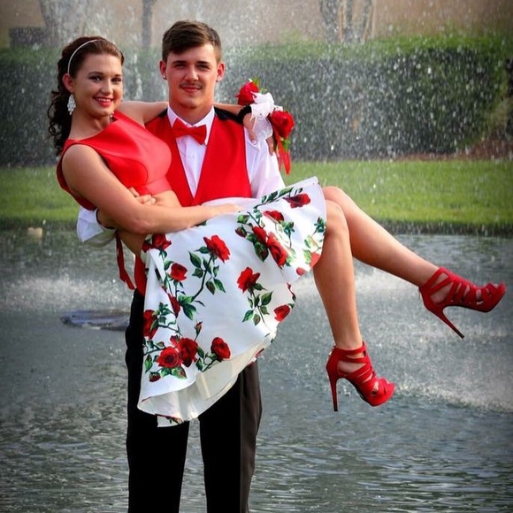 Meet your Posher, Kelsey - Picture 5 of 5